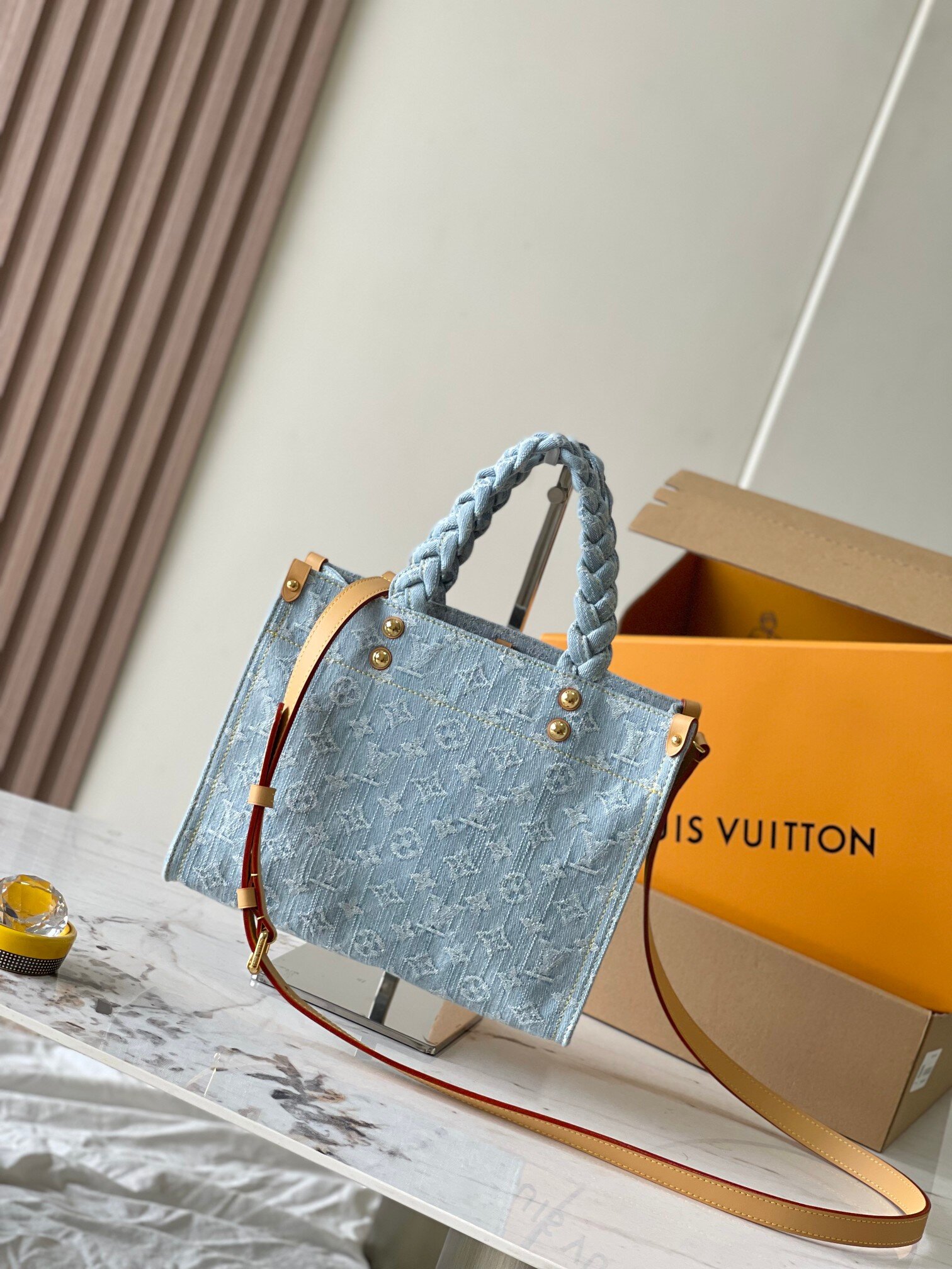 LV M24897